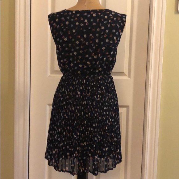 Pleated Navy Sundress - Picture 4 of 4